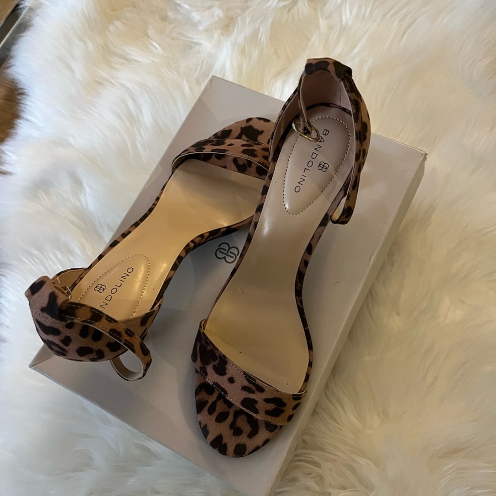 Bandolino leopard heels NWB